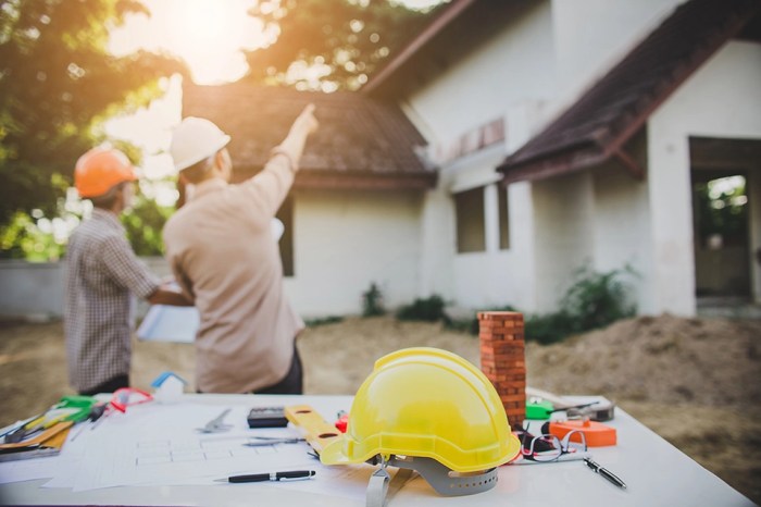 8 Tips When Hiring a Home Exterior Remodeling Contractor